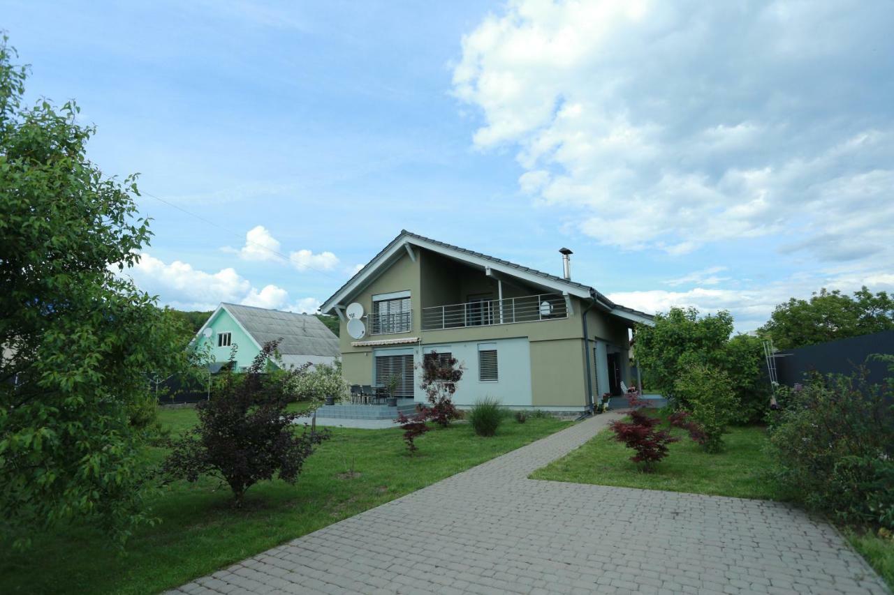 Sentis Hotel Ujhorod Exterior foto